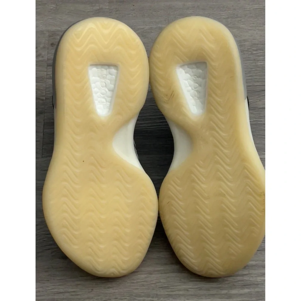 Size 5- Adidas Yeezy Quantum Q46473